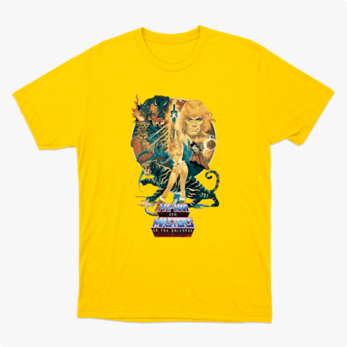 Camiseta com estampa frontal de personagem central empunhando espada, com tigre e figuras heroicas ao fundo, acompanhadas de um logotipo estilizado.