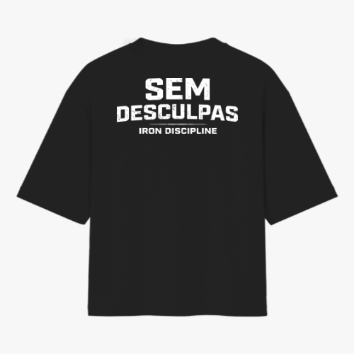 Camiseta com estampa frontal de "IRON DISCIPLINE" em estilo metálico e estampa traseira com "SEM DESCULPAS" em texto destacado acima de "IRON DISCIPLINE".