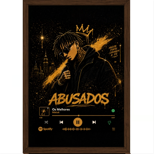 Pôster com estampa de figura estilizada com coroa, arranha-céus ao fundo, palavras "ABUSADOS" e interface de player de música com detalhes urbanos.