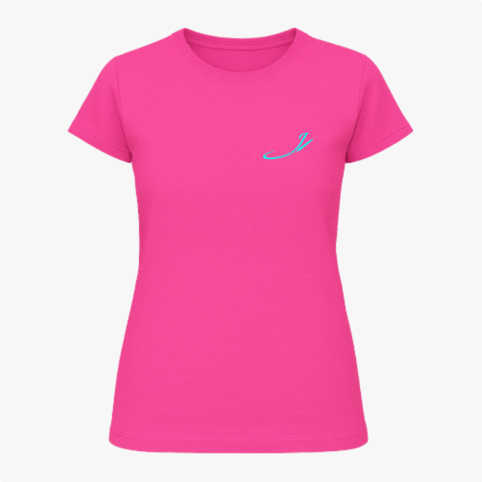 Camiseta com estampa frontal de letra estilizada curva e estampa traseira de ilustração de mulher confiante em vestuário moderno com frase "Gordelicia Sim!".