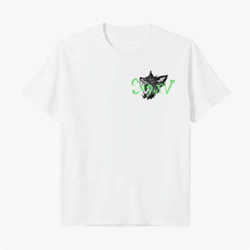 Camiseta com estampa frontal de cabeça de lobo estilizada ao lado das letras "SNV".