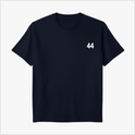 Camiseta com estampa frontal de número "44" e estampa traseira de figura de campeão segurando uma bandeira do Brasil, sobreposta a texto inspirador.