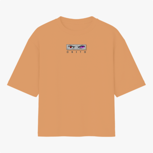 Camiseta com estampa frontal de olhos intensos e nome em destaque, e estampa traseira de personagem estilizado com texo, figuras geométricas e ilustrações.
