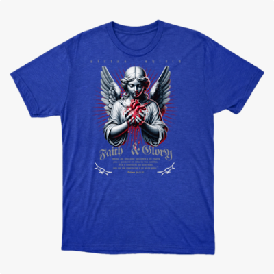 Camiseta com estampa frontal de anjo com asas, segurando um coração vermelho sangrando, cercado por inscrições "Faith & Glory" e "Romans 10:10".