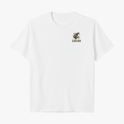 Camiseta com estampa frontal de um capacete romano ao lado da palavra "LEGIO" e estampa traseira de soldado armado com caveira, cercado por texto.