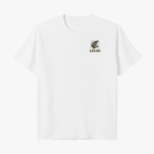 Camiseta com estampa frontal de um capacete romano ao lado da palavra "LEGIO" e estampa traseira de soldado armado com caveira, cercado por texto.