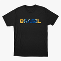 Camiseta com estampa frontal de "BRASIL" em letras preenchidas por elementos gráficos variados e estampa traseira discreta com a frase "AGTBB FBRKM 100".