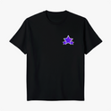 Camiseta com estampa frontal de três estrelas sobrepostas de tamanhos variados e estampa traseira de colagem fotográfica artística com texto "Starboy".