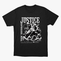 Camiseta com estampa frontal de deidade mitológica segurando um tridente sobre ondas, acompanhada das palavras "Justice", "Train Bodybuilder" e outros textos decorativos.