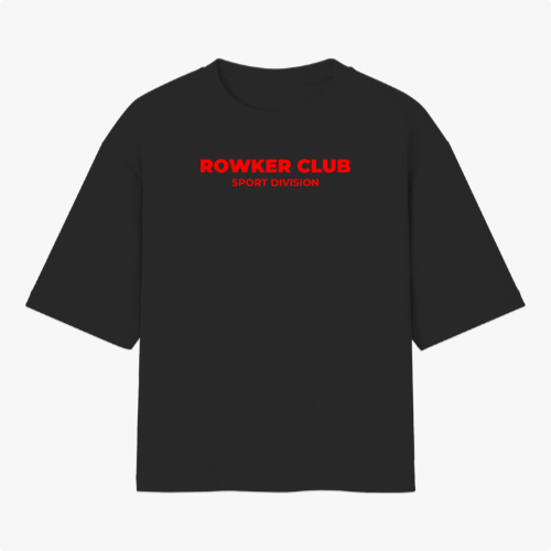 Camiseta com estampa frontal de "ROWKER CLUB" acima de "SPORT DIVISION" e estampa traseira de três globos sobre "ROWKER CLUB" e "SPORT DIVISION".