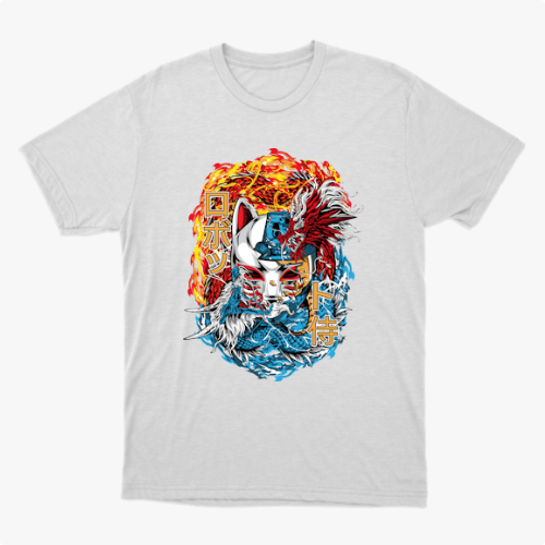 Camiseta com estampa frontal de máscara kitsune centralizada entre chamas e ondas, com kanjis japoneses e detalhes intricados de movimento e textura.