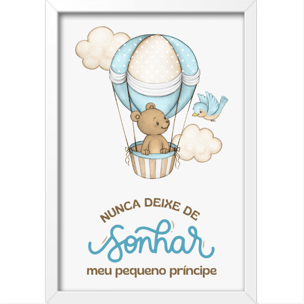 Quadro com estampa de balão com urso, nuvens e pássaro, acompanhado da frase "Nunca deixe de sonhar, meu pequeno príncipe" em fonte elegante.