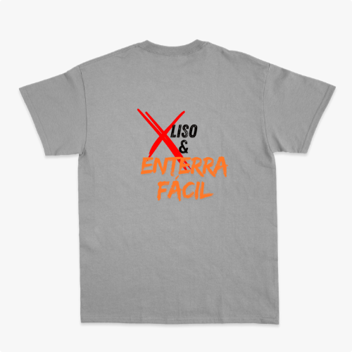 Camiseta com estampa frontal de símbolo de basquete com palavras associadas e estampa traseira de texto com destaque para "Liso & Enterra Fácil".