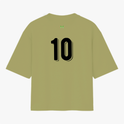 Camiseta com estampa frontal de escudo emblema com estrelas e a palavra "Brasil" e estampa traseira do número "10" em destaque.