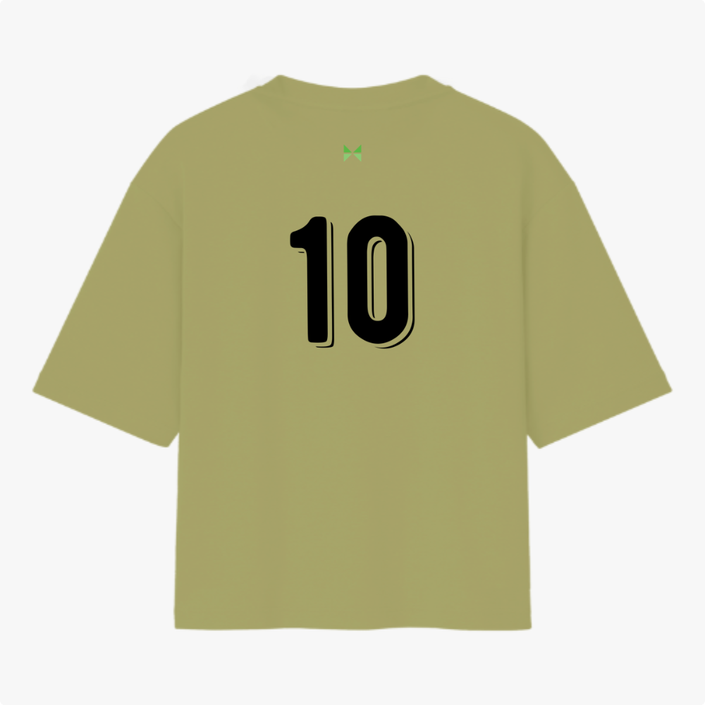 Camiseta com estampa frontal de escudo emblema com estrelas e a palavra "Brasil" e estampa traseira do número "10" em destaque.