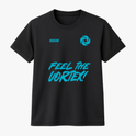 Camiseta com estampa frontal de texto "FEEL THE VORTEX!" e ícone espiral no peito, e estampa traseira de texto "BOTUVA 2026 VORTEX 4 WAY TEAM" com espiral.