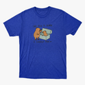 Camiseta com estampa frontal de dois capivaras, uma do lado de fora e outra dentro de uma caixa, acompanhadas da frase "QUE DEUS TE GUARDE E ESQUEÇA ONDE".