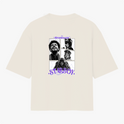 Camiseta com estampa frontal de três estrelas de tamanhos variados e estampa traseira de quadrinhos com retratos estilizados e a palavra "Starboy".