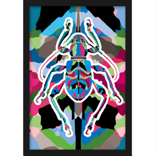 Quadro com estampa de inseto estilizado em linhas e formas vibrantes, sobre fundo de padrões geométricos com efeito de simetria colorida e moderna.