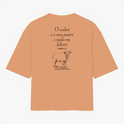 Camiseta com estampa frontal de "Févera Clothing" e estampa traseira de texto bíblico "O senhor é o meu pastor e nada me faltará", salmo 23, e um desenho de ovelha.