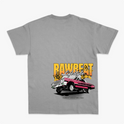 Camiseta com estampa traseira de carro clássico em movimento, adornado por estrelas e texto estilizado "RAWBEAT Lifestyle", com assinatura da coleção.
