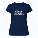 Camiseta com estampa frontal de letras destacadas "LOGOS COUNTRY" com um pequeno cowboy alegre entre as palavras, segurando o chapéu.