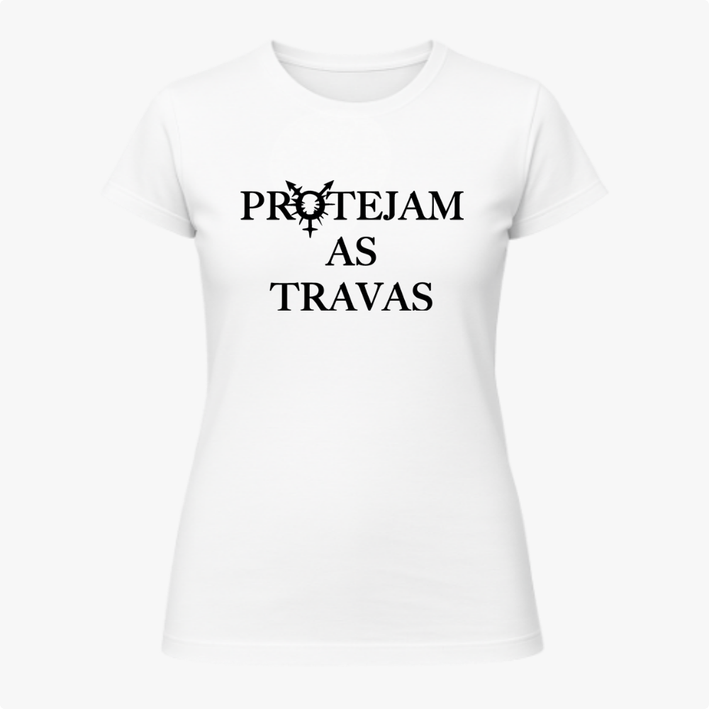 Camiseta com estampa frontal de texto estilizado "PROTEJAM AS TRAVAS", acompanhada de um símbolo gráfico centralizado entre as palavras.
