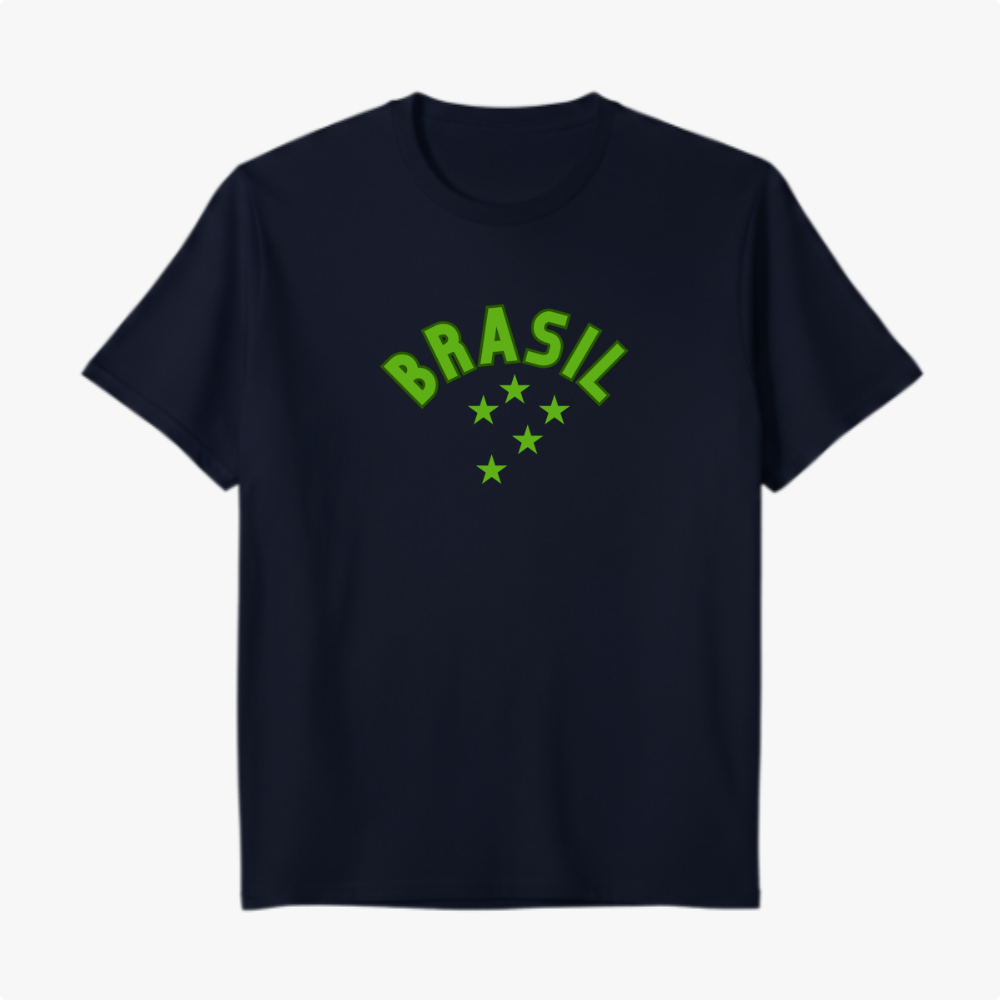 Camiseta com estampa frontal de texto "BRASIL" arqueado sobre cinco estrelas e estampa traseira do número "10" centralizado abaixo de um pequeno ícone.