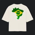 Camiseta com estampa frontal de texto estilizado "Acorda Brasil" e estampa traseira de mapa do Brasil integrado ao design da bandeira nacional.