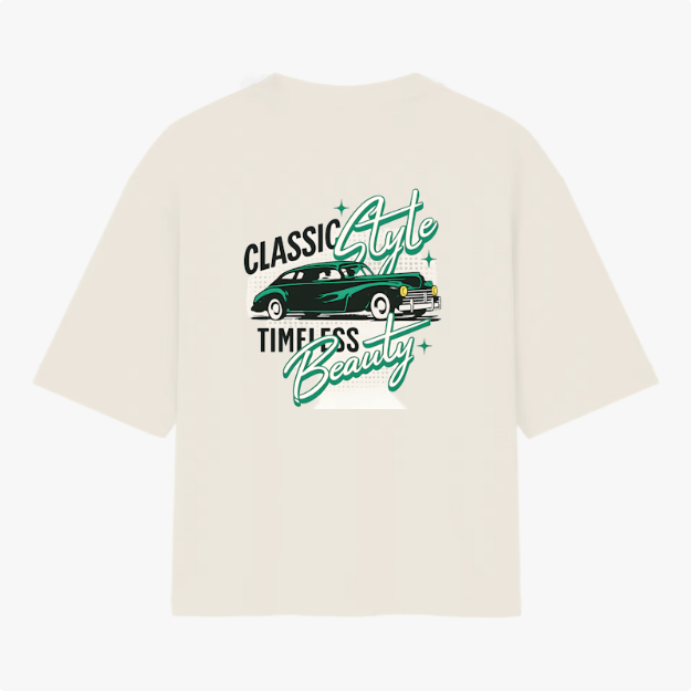 Camiseta com estampa traseira de carro retrô com os dizeres "Classic Style Timeless Beauty", cercados de estrelas, em design vintage.