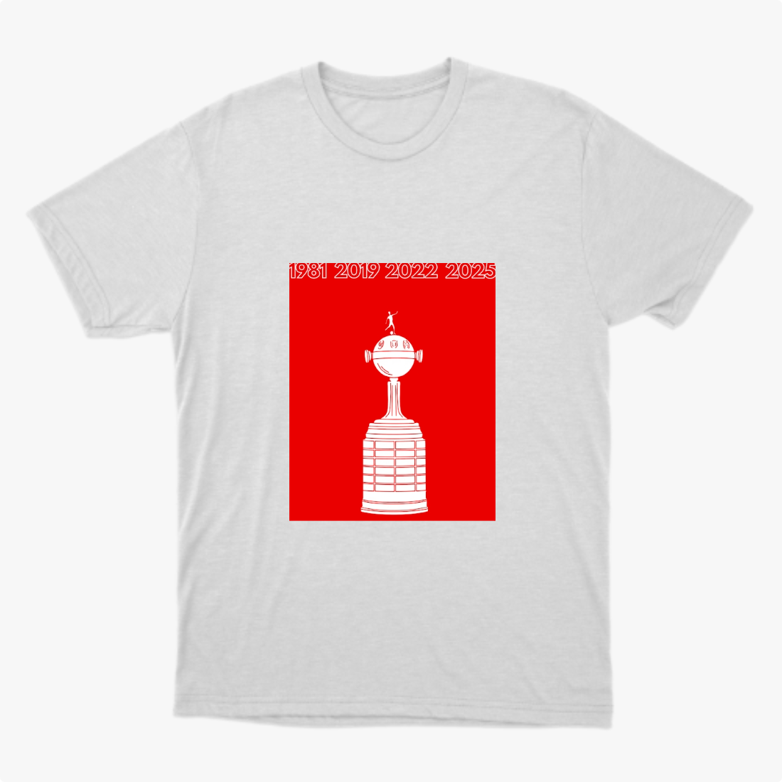 Camiseta com estampa frontal de um troféu estilizado em destaque, acompanhado dos anos 1981, 2019, 2022, 2025 no topo em fonte nítida.