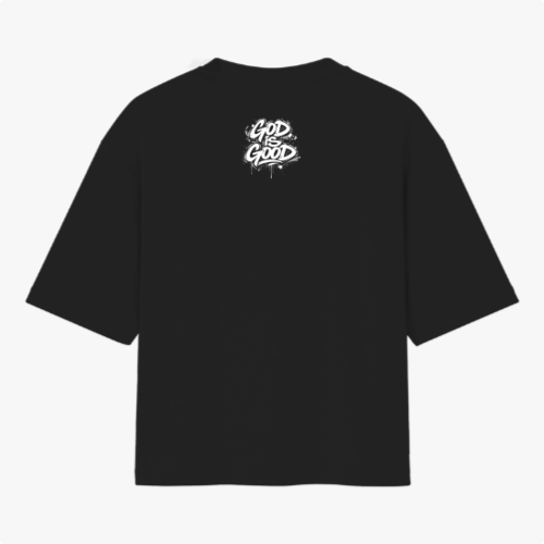Camiseta com estampa frontal de "Only Jesus Save" acompanhada de "The Life's Good 2026" entre estrelas e símbolos, e estampa traseira de "God is Good".