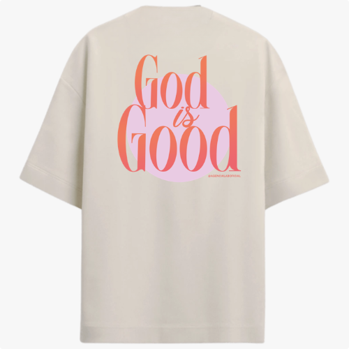 Camiseta com estampa frontal de "lab" em letras vibrantes e detalhes de linhas onduladas, e estampa traseira de "God is Good" sobrepondo um círculo.