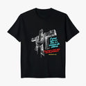 Camiseta com estampa frontal de uma cruz estilizada em traços brancos e texto ao lado em fontes variadas, incluindo uma mensagem inspiradora.