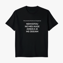 Camiseta com estampa frontal de texto composto por "Movimento Mulheres Despertas" acima de "Nem estou no meu auge ainda e já me odeiam".