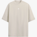 Camiseta com estampa frontal de pequeno símbolo abstrato e estampa traseira de guerreiro nórdico detalhado com capacete e barba, acompanhado do texto "Rise Einherjar!".