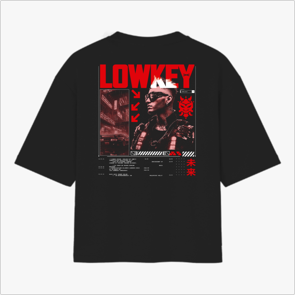 Camiseta com estampa frontal de duas chaves cruzadas e estampa traseira de retrato urbano futurista com figura estilizada, texto "LOWKEY" e caracteres asiáticos.