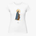 Camiseta com estampa frontal de figura religiosa adornada em manto detalhado, com halo dourado e texto elegante ao redor da imagem.