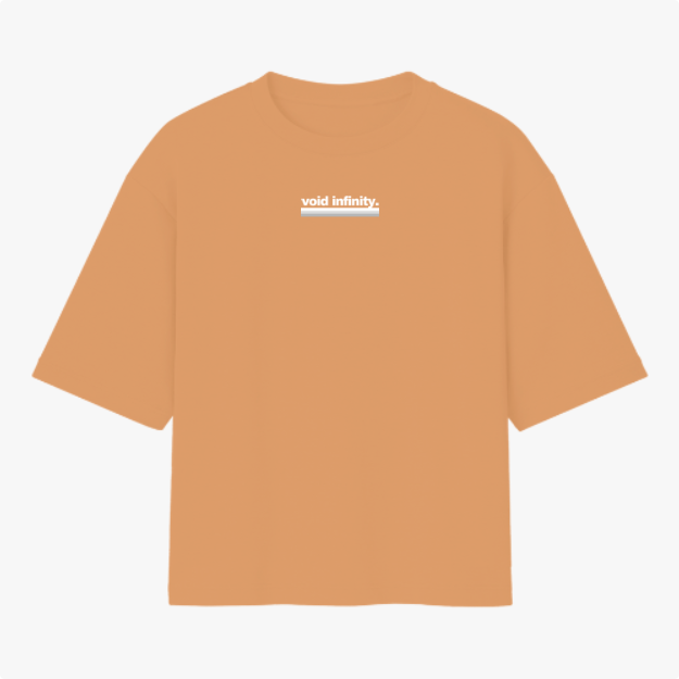Camiseta com estampa frontal de texto "void infinity." em letras pequenas e negrito, acompanhada por uma linha sublinhada abaixo do texto.