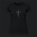 Camiseta com estampa frontal de uma cruz ornamentada por delicados ramos florais que se entrelaçam ao longo de toda sua extensão, detalhando folhas.