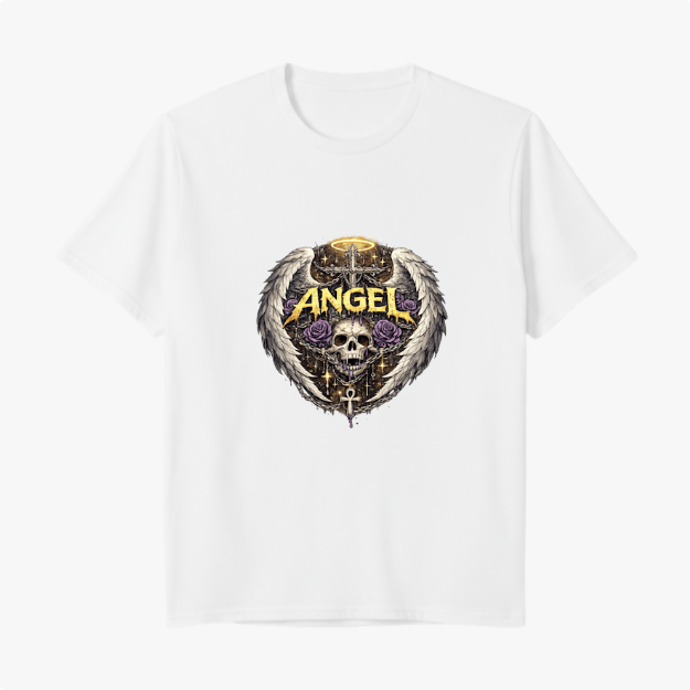 Camiseta com estampa frontal de um crânio com asas, rosas púrpuras, chave e halo dourado, sob a palavra "Angel" em estilo gótico impactante.