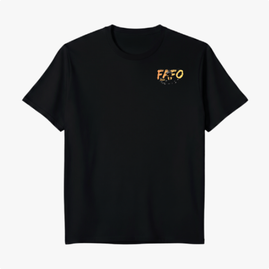 Camiseta com estampa frontal de letras desgastadas "FAFO" pequenas e estampa traseira de imagem com helicópteros, homem vendado e texto "FU*K AROUND FIND OUT FAFO LEGIO".