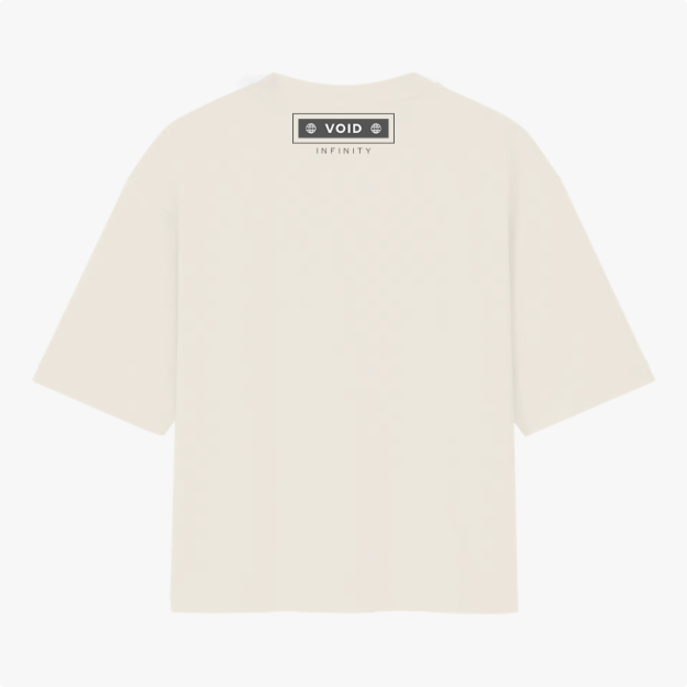 Camiseta com estampa traseira de retângulo contendo símbolos circulares nos cantos, a palavra "VOID" no centro, e abaixo "INFINITY" em fonte discreta.