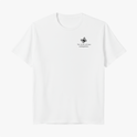 Camiseta com estampa frontal de uma borboleta detalhada acima da frase inspiradora "This world we made coming undone...".