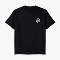 Camiseta com estampa frontal de rosto de cachorro em círculo, escrito "Underdogs Street Food" e estampa traseira de cachorro comendo lanche sob o título "Underdogs".
