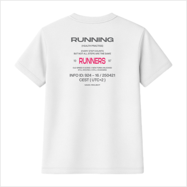 Camiseta com estampa frontal de "RUNNERS NINES PROJECT" e estampa traseira detalhada com textos sobre corrida, números e o título "RUNNERS" centralizado.