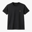 Camiseta com estampa frontal de um pequeno símbolo abstrato de chifre dourado, localizado no peito, com design minimalista e elegante.