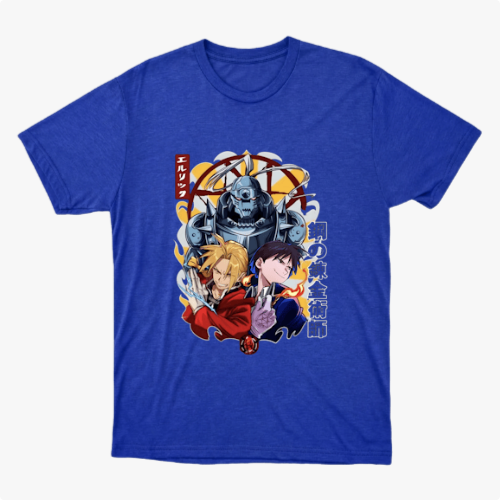 Camiseta com estampa frontal de três personagens em estilo animado, cercados por símbolos místicos e letras verticais estilizadas à esquerda.