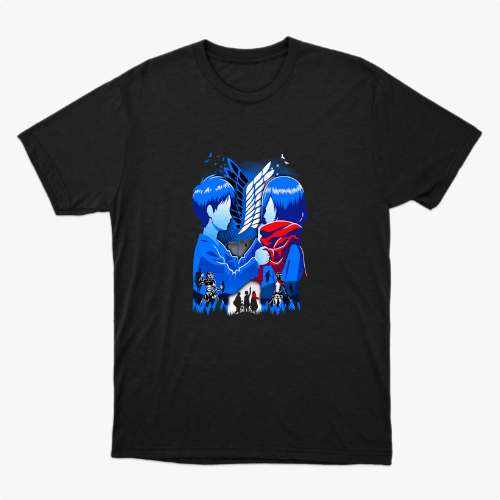 Camiseta com estampa frontal de duas figuras de perfil, uma com cachecol, enquadradas por um emblema, com silhuetas de várias pessoas ao fundo.