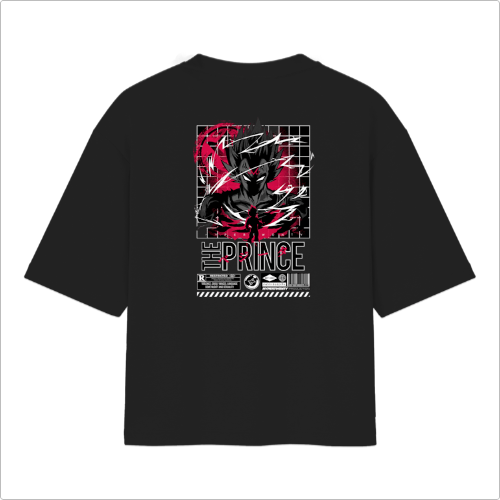 Camiseta com estampa frontal de um pequeno personagem em meio a linhas dinâmicas e estampa traseira de um guerreiro em pose heroica com o texto "The Prince".